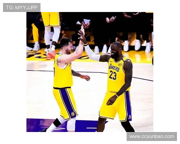 勇士队迎战湖人队上演西部豪强对决，库里与詹姆斯再度碰撞争锋