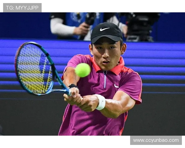 网球大师赛新星崛起 21岁选手逆袭夺冠震惊全场